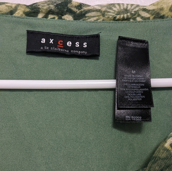 Liz Claiborne green print mesh knit top - Picture 2 of 3